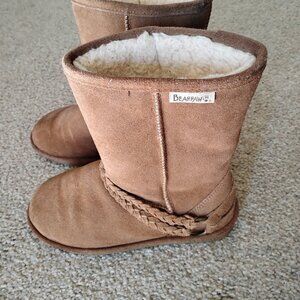 WOMENS boots.... BEARPAW... lined.. EUC